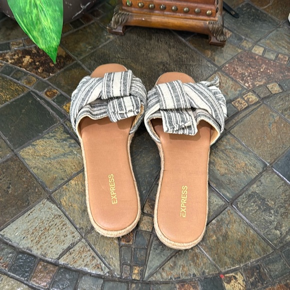 Express Women's Fabric Knot Slide Sandal - Picture 4 of 10